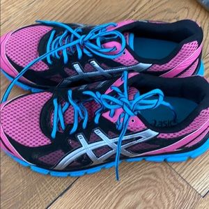 Women’s running shoes